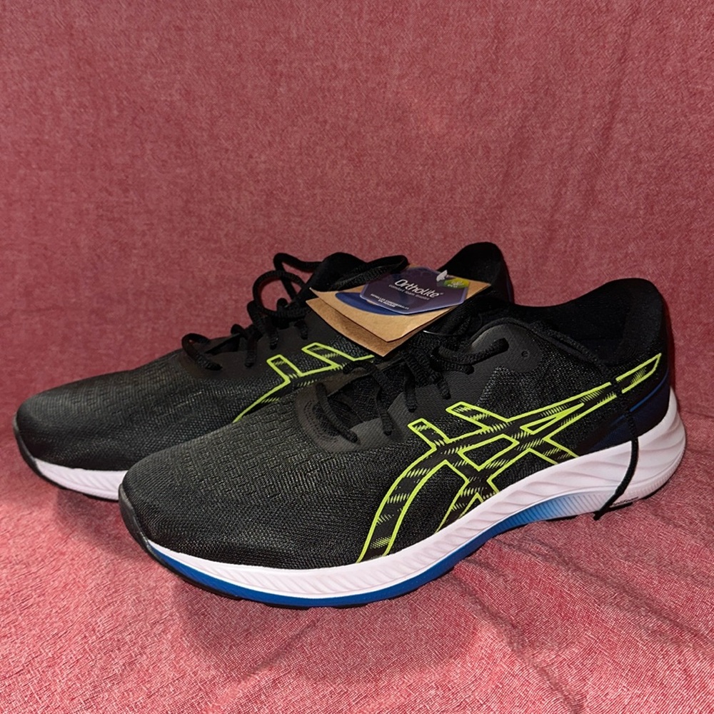 ASICS Men Size 11 NWT